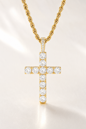 Elegante collar clásico con cruz de oro