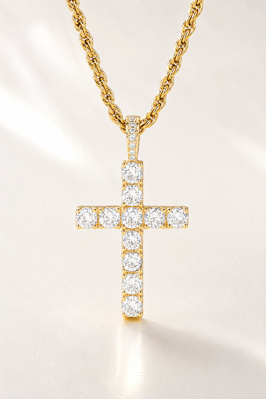 Elegante collar clásico con cruz de oro