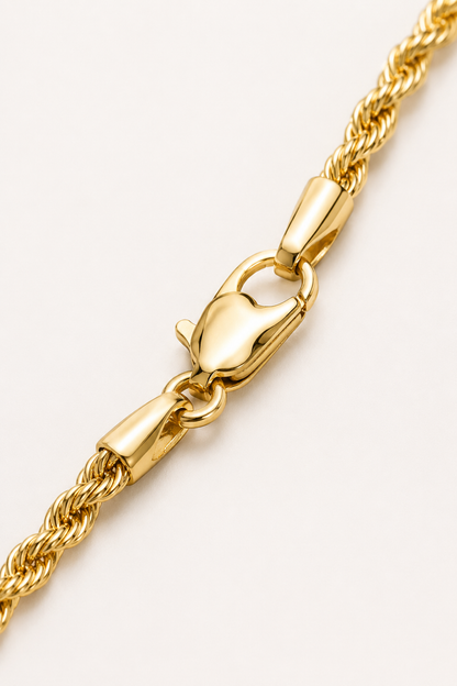 Elegante collar clásico con cruz de oro