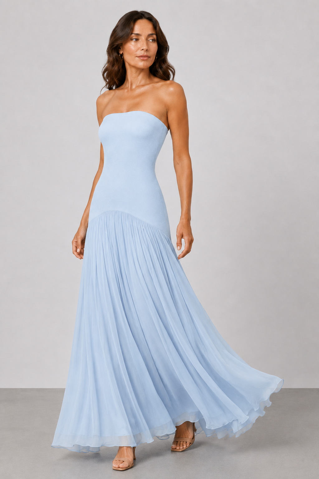 Vestido con diseño de hombros descubiertos