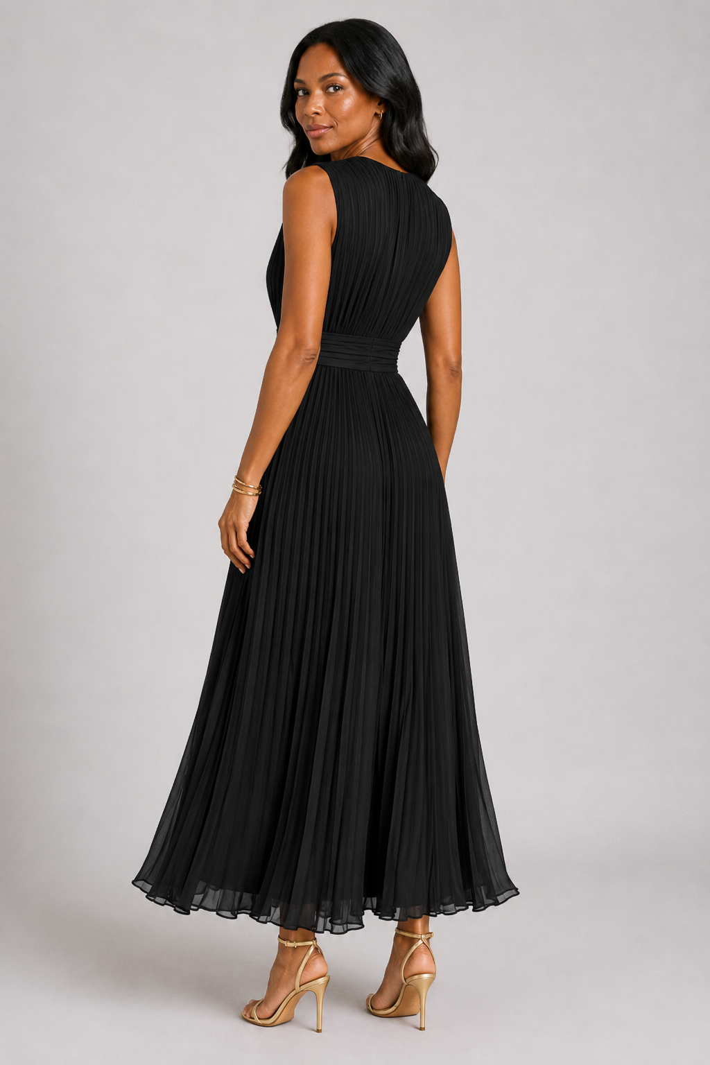 Vestido midi plisado con escote en V