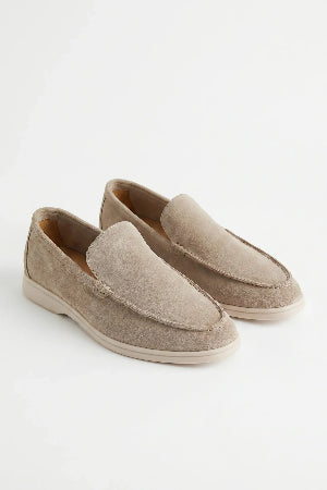 Elegantes mocasines de ante